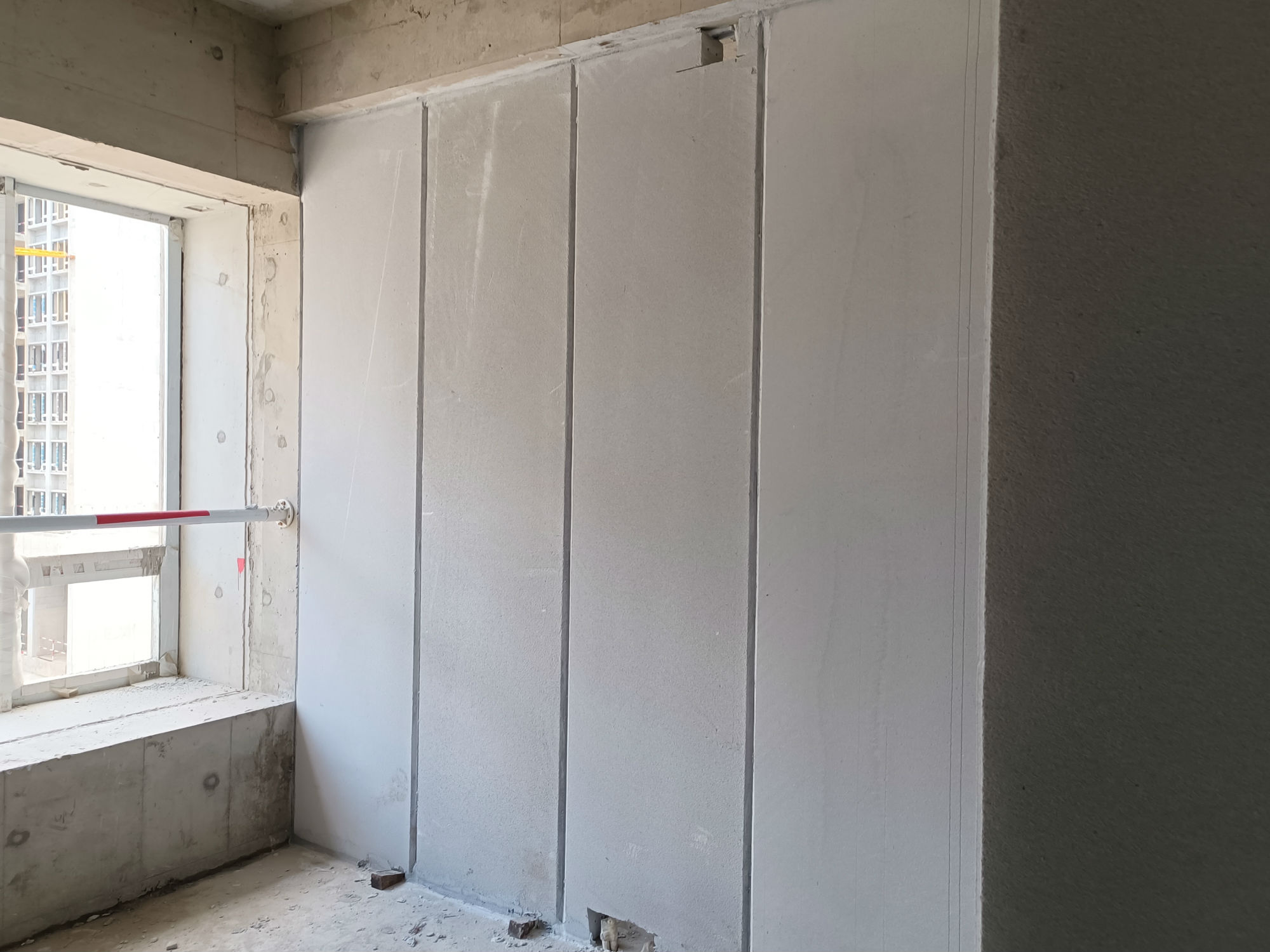 alc輕質隔墻板安裝成本高嗎？