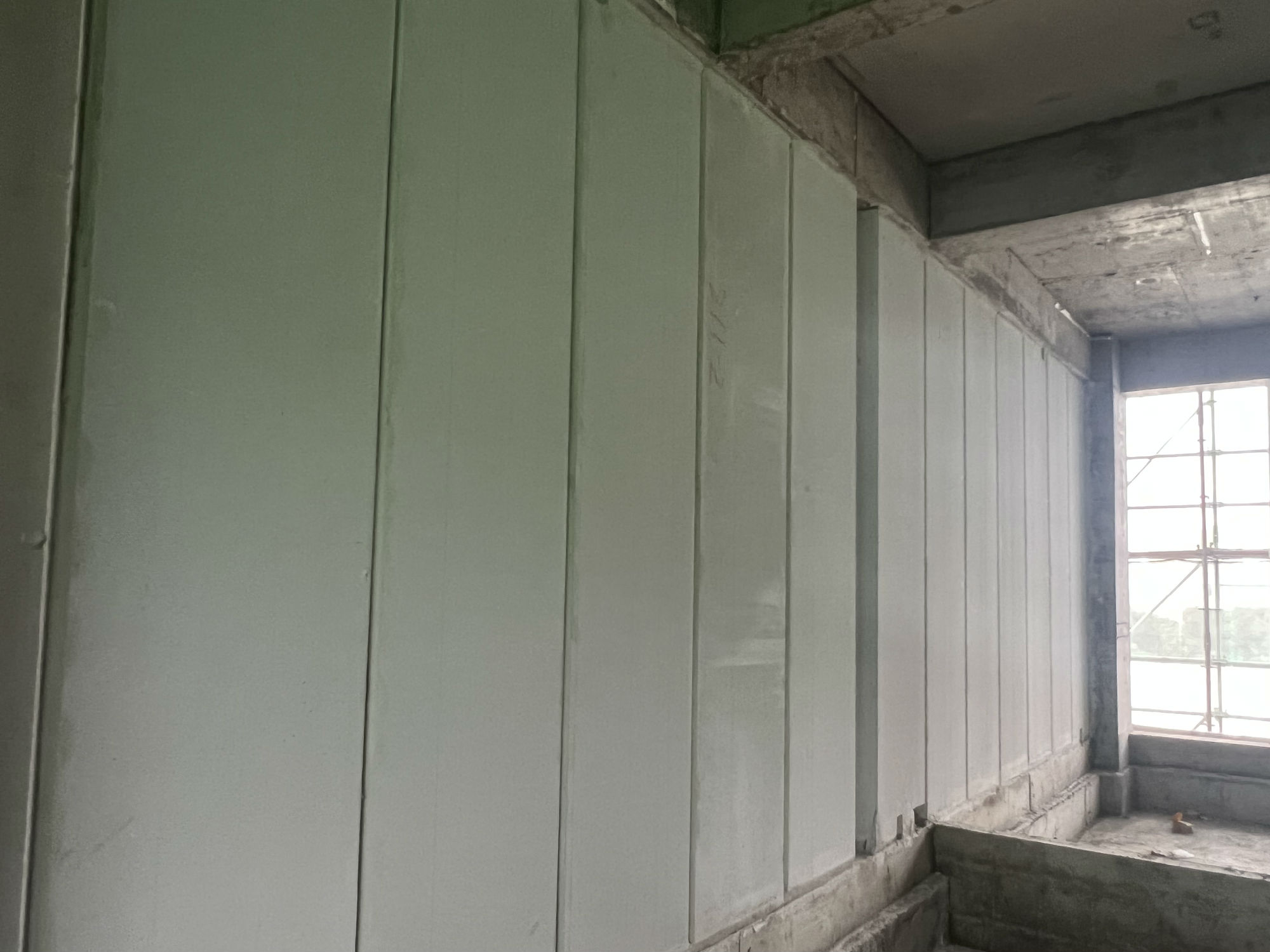 alc隔墻板抗震性能特點講解。